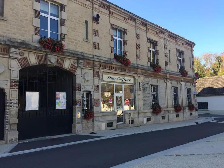 Le Gambetta - Nouveau Proprietaire Estissac Exteriör bild